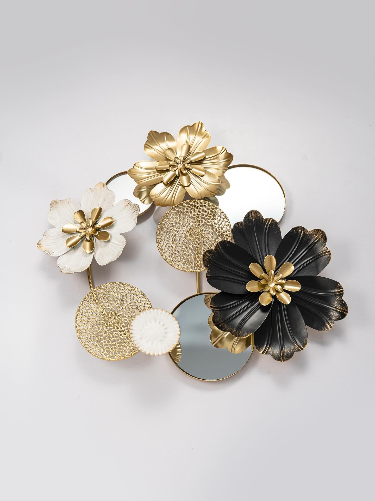 ROUND 3D FLOWERS FRAME GOLD