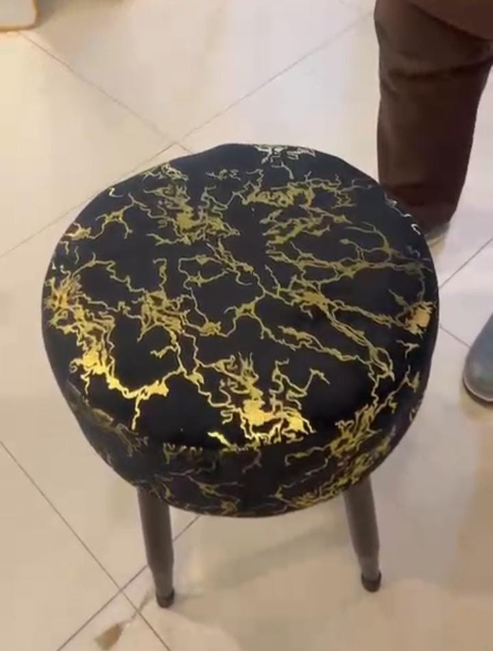 COMFY STOOL